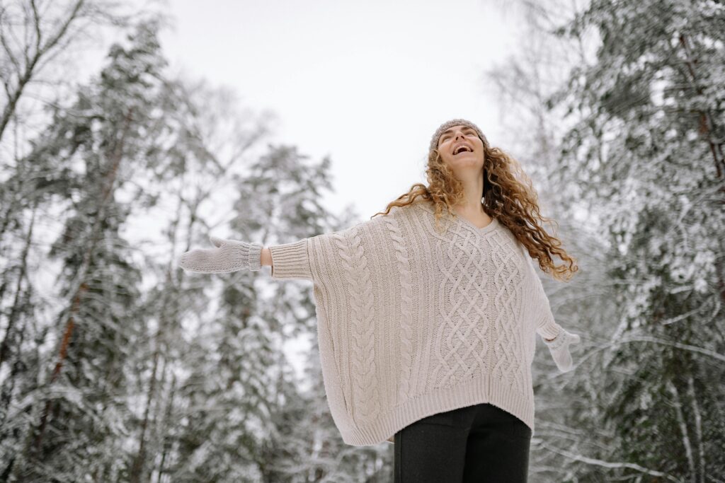 10 tips for staying healthy during fall and winter, covering physical and mental wellness for busy moms. Learn how to improve wellness with hydration, a balanced diet, sleep, vitamins, self-care, and outdoor activities. Includes tips for maintaining a wellness routine and mindfulness during colder months.